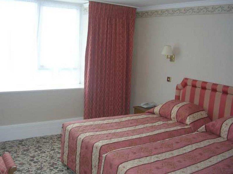 Отель Heathlands 3*